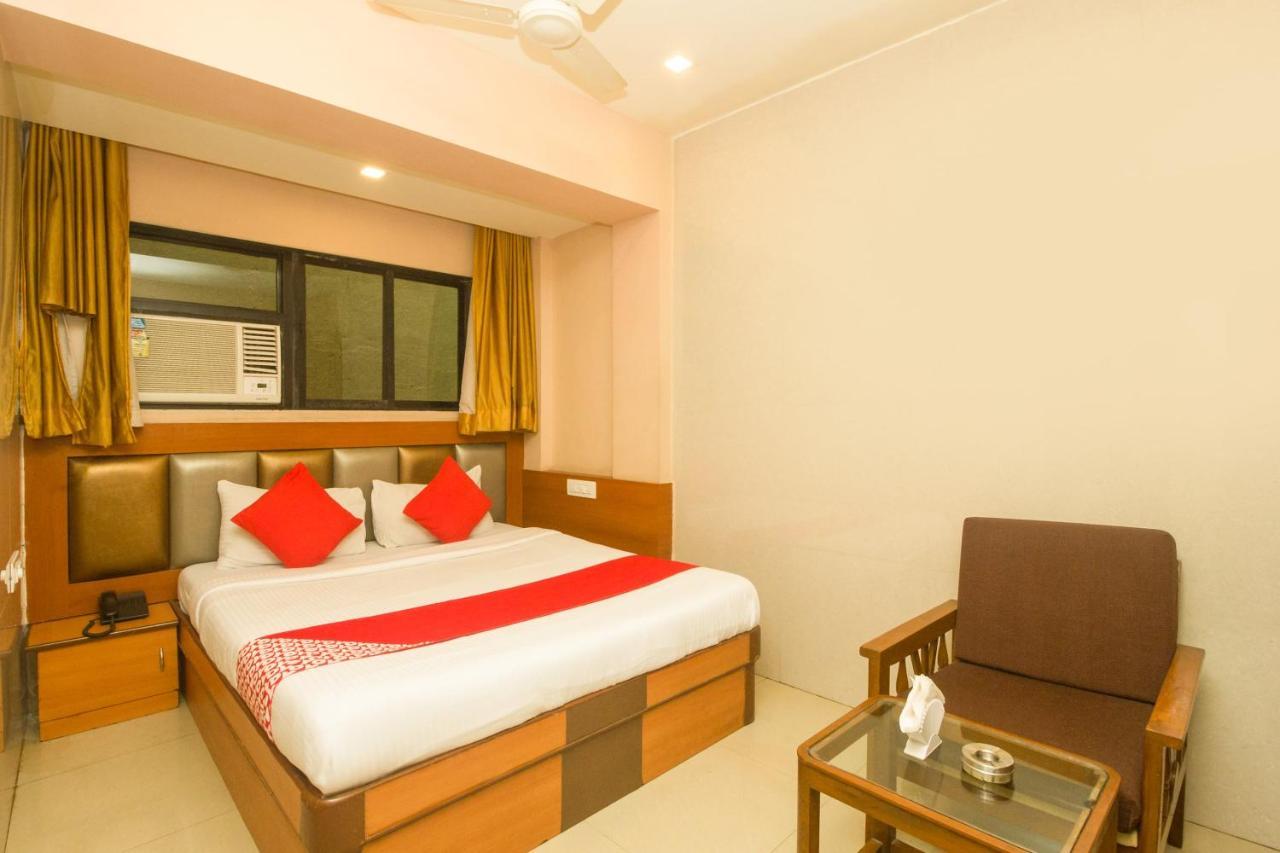 Oyo Hotel Sarovar Grand Kalamboli Exterior foto