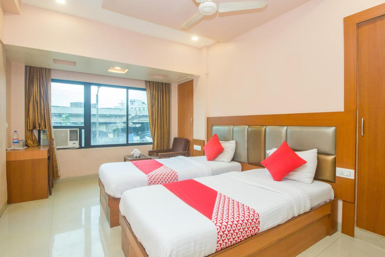 Oyo Hotel Sarovar Grand Kalamboli Exterior foto