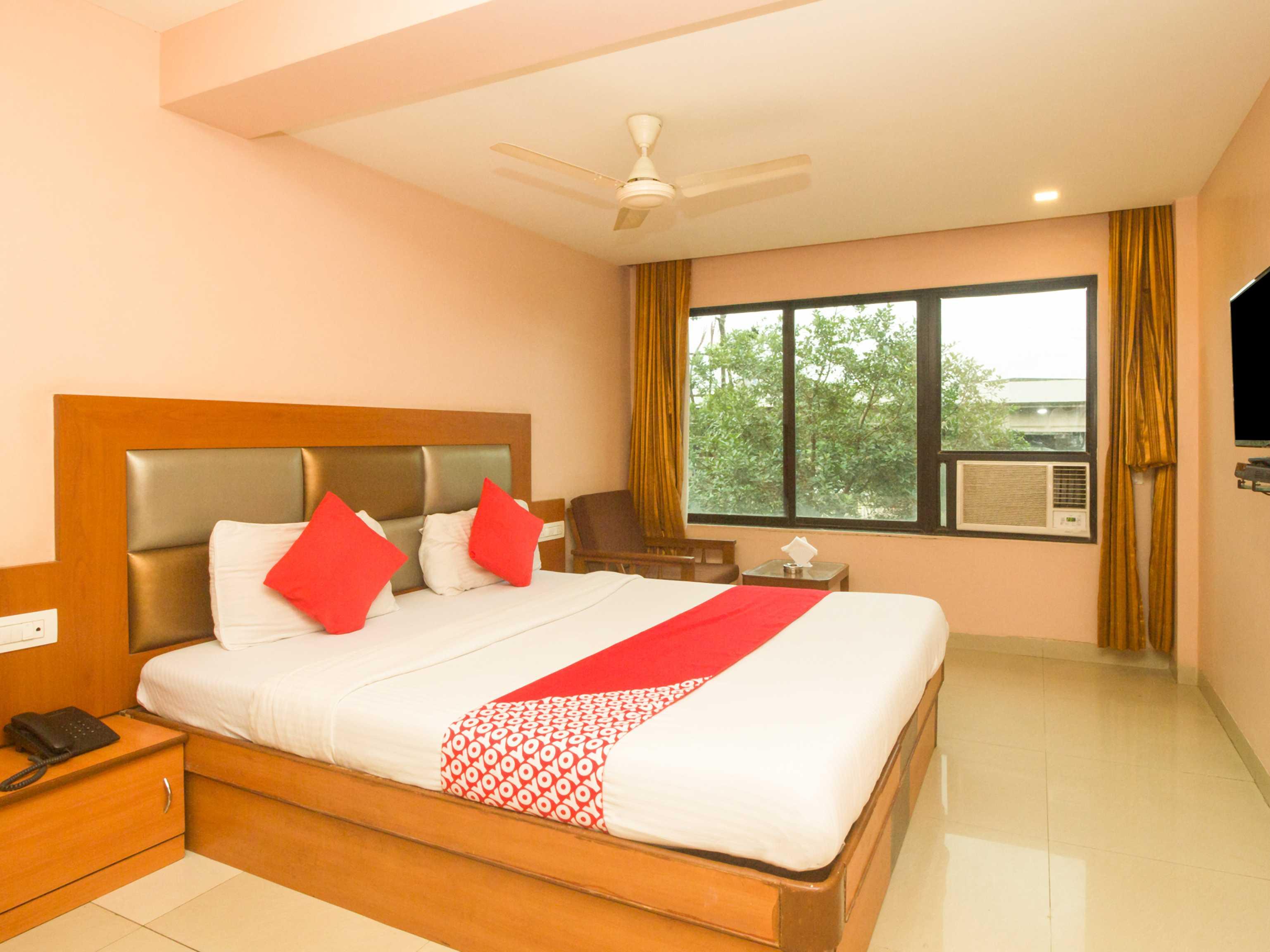 Oyo Hotel Sarovar Grand Kalamboli Exterior foto