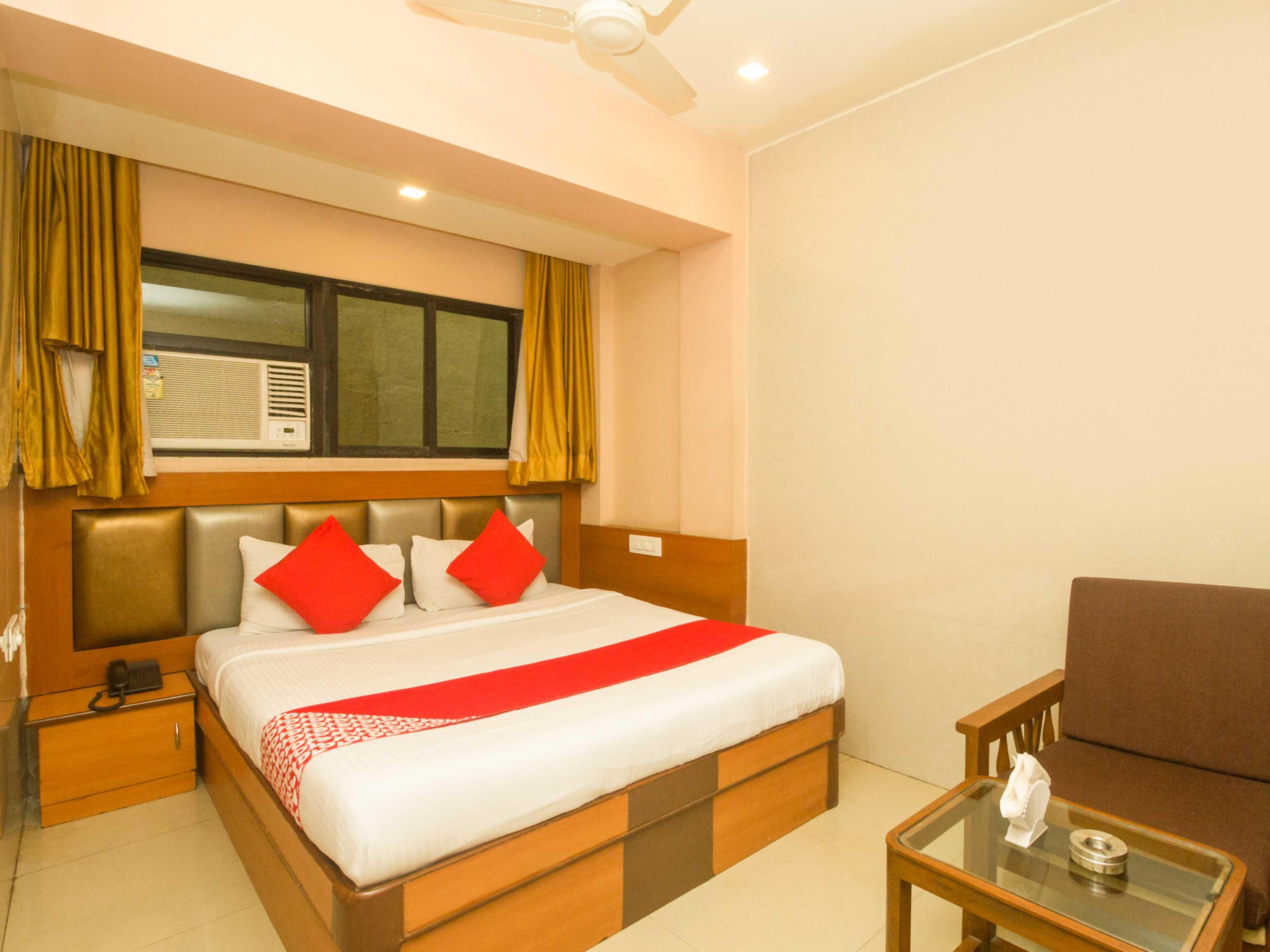 Oyo Hotel Sarovar Grand Kalamboli Exterior foto