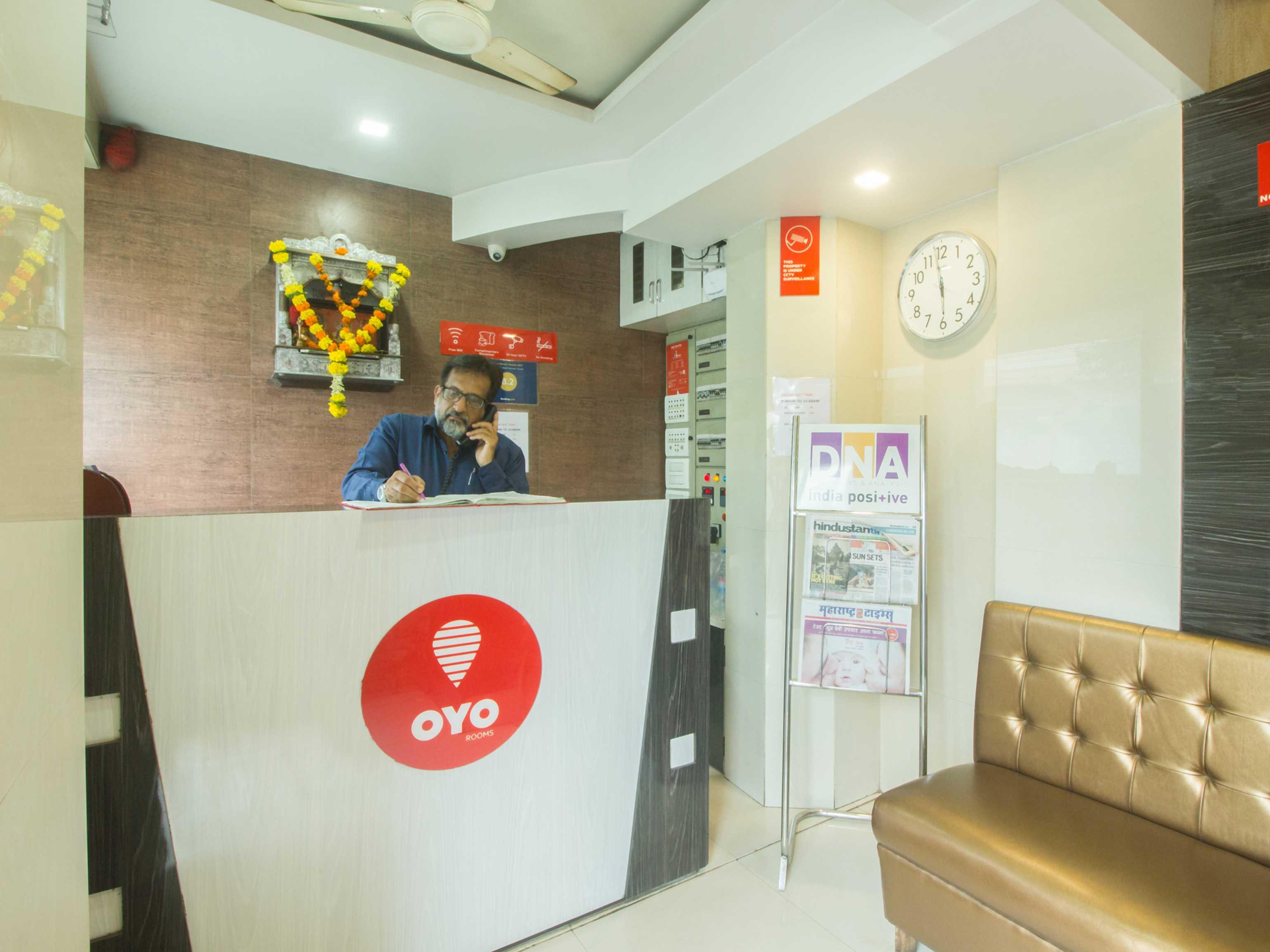 Oyo Hotel Sarovar Grand Kalamboli Exterior foto