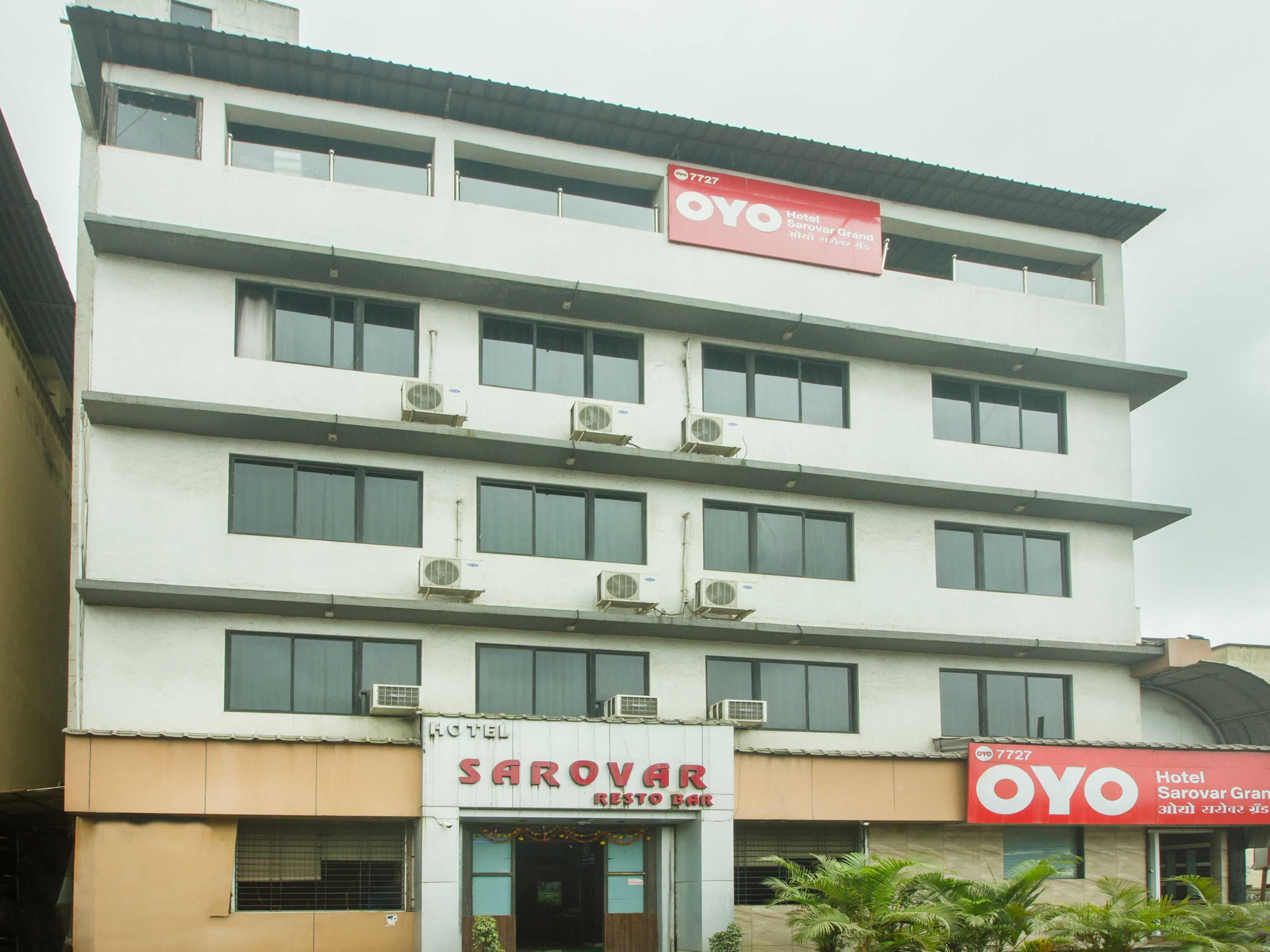 Oyo Hotel Sarovar Grand Kalamboli Exterior foto