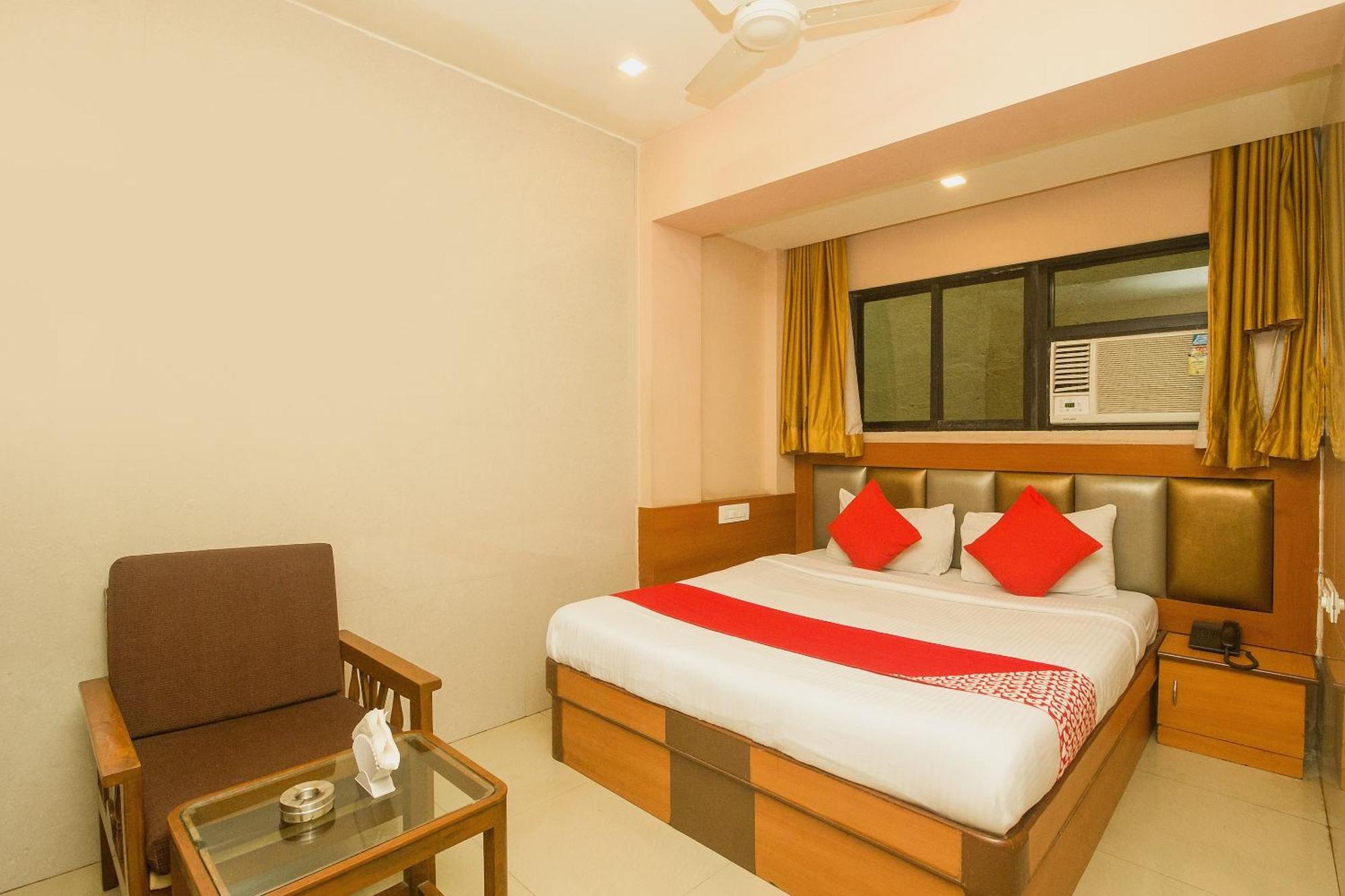 Oyo Hotel Sarovar Grand Kalamboli Exterior foto