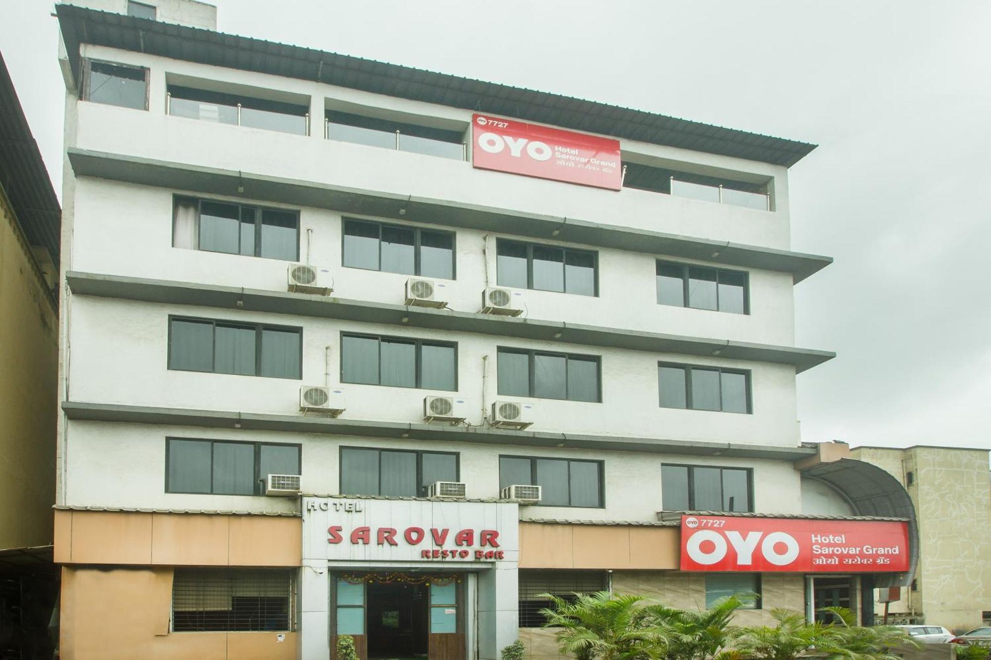 Oyo Hotel Sarovar Grand Kalamboli Exterior foto